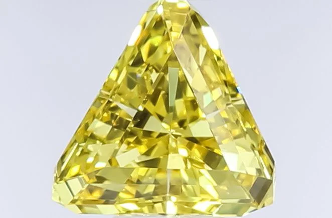 0.59 カラット Triangular ファンシービビッド イエロー VVS2 天然 ダイヤモンド