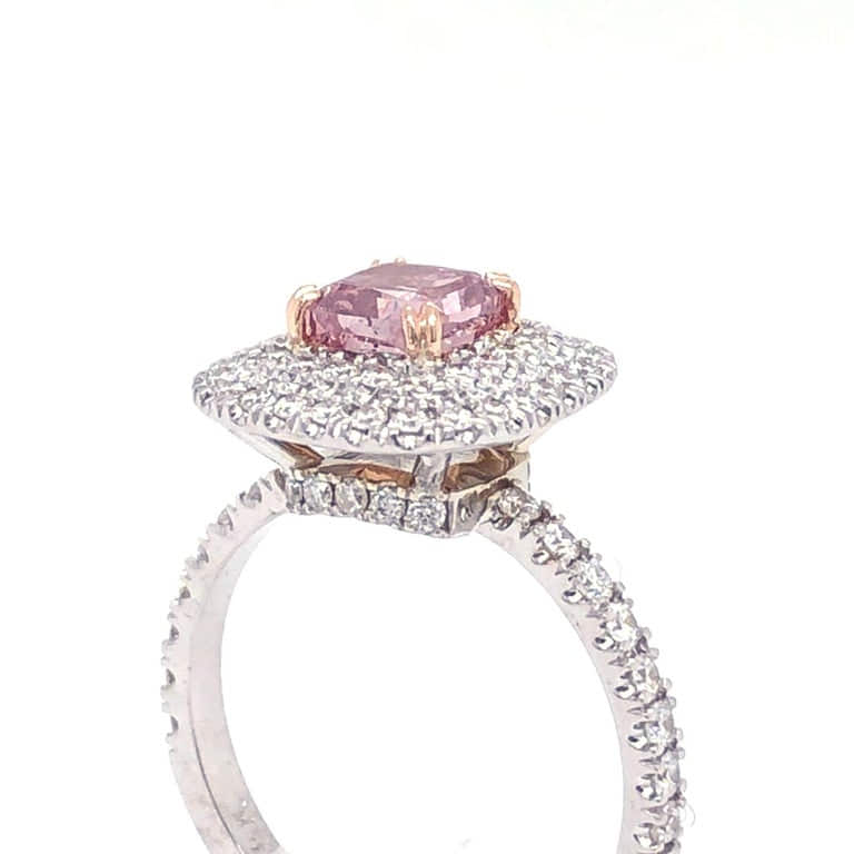 1.01 カラットのナチュラル ファンシー インテンス パープル ピンク クッション ダイヤモンド リング