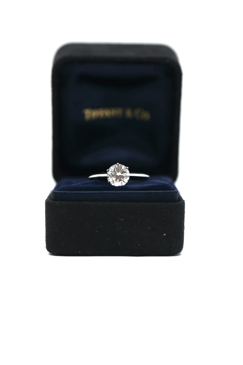 Tiffany ティファニーナイフエッジ 1.35 カラット ラウンド ブリリアント ダイヤモンド リング