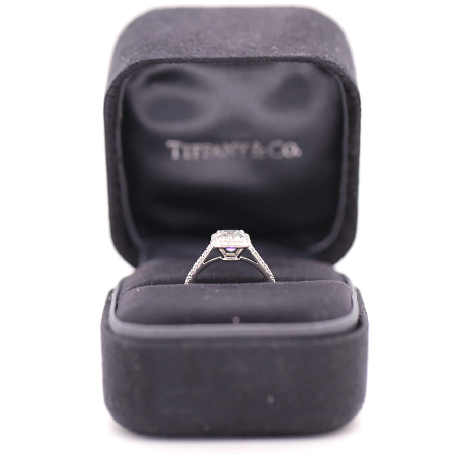 ティファニー Tiffany エメラルド 1.13 カラット ダイヤモンド HALO リングティファニー Tiffany エメラルド 1.13 カラット ダイヤモンド HALO リング